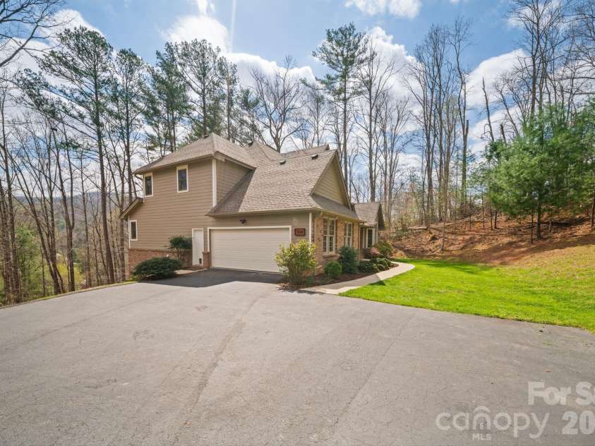 104 Black Hawk Ridge, Weaverville, NC 28787.  MLS# CAR4368591, YatesRealty ID 22294. 