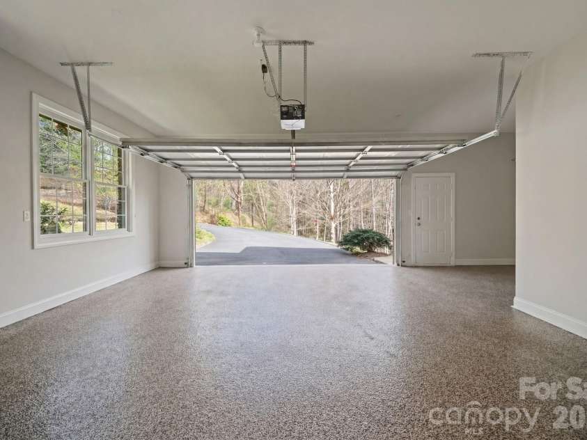 104 Black Hawk Ridge, Weaverville, NC 28787.  MLS# CAR4368591, YatesRealty ID 22294. 