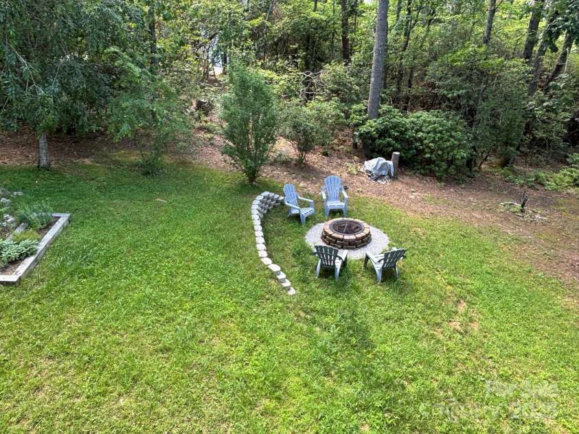 151 Wipprecht Drive, Spruce Pine, NC 28777.  MLS# CAR4272917, YatesRealty ID 22294. 