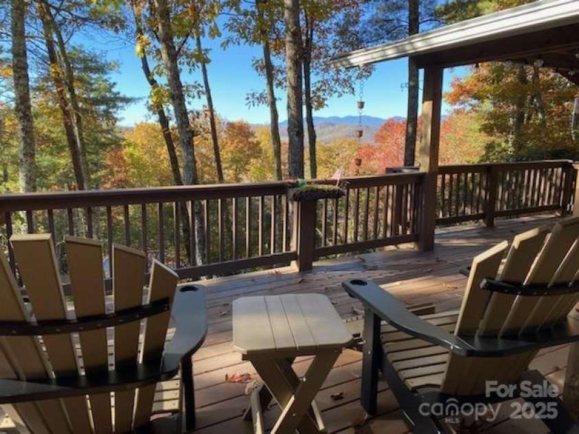 151 Wipprecht Drive, Spruce Pine, NC 28777.  MLS# CAR4272917, YatesRealty ID 22294. 