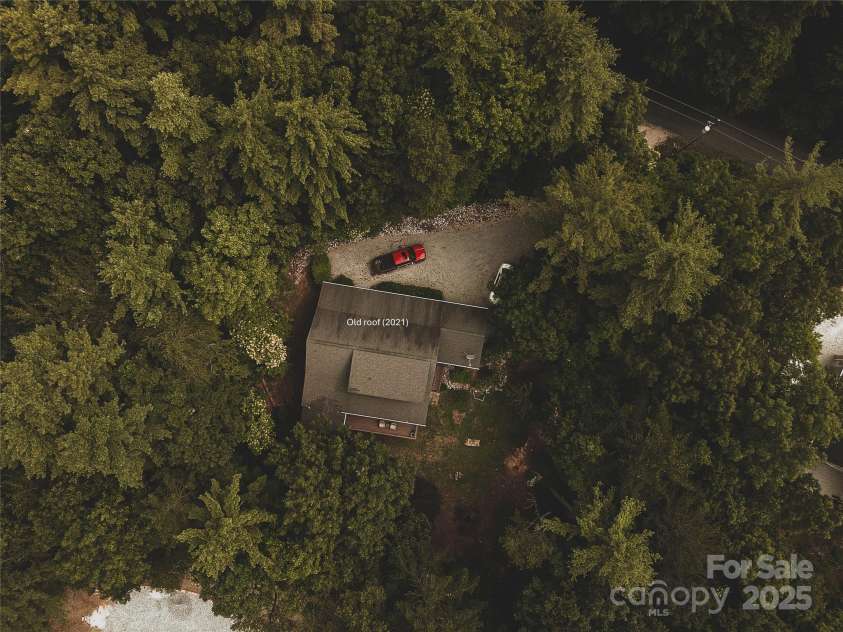 151 Wipprecht Drive, Spruce Pine, NC 28777.  MLS# CAR4272917, YatesRealty ID 22294. 