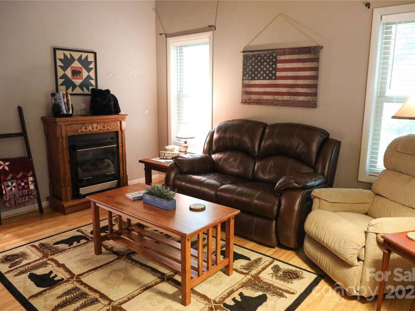 151 Wipprecht Drive, Spruce Pine, NC 28777.  MLS# CAR4272917, YatesRealty ID 22294. 