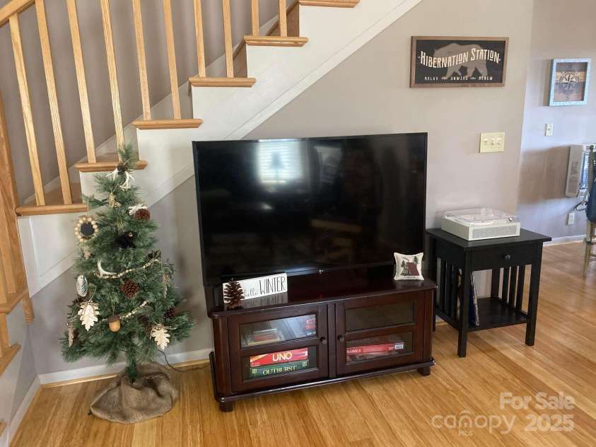 151 Wipprecht Drive, Spruce Pine, NC 28777.  MLS# CAR4272917, YatesRealty ID 22294. 