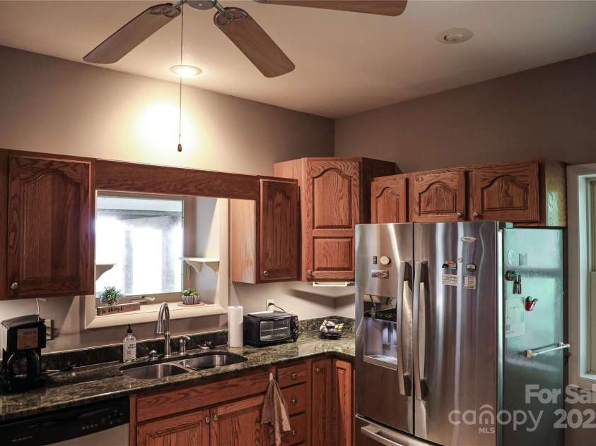 151 Wipprecht Drive, Spruce Pine, NC 28777.  MLS# CAR4272917, YatesRealty ID 22294. 