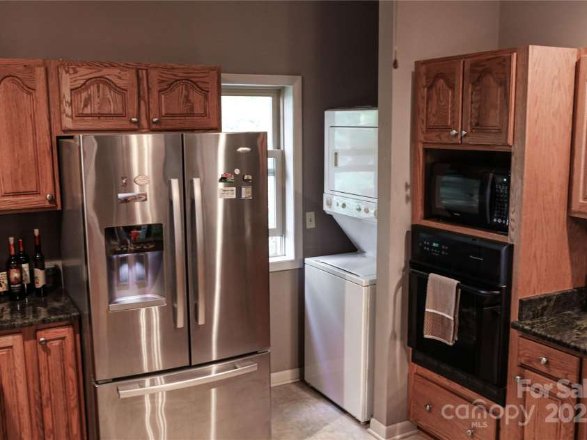 151 Wipprecht Drive, Spruce Pine, NC 28777.  MLS# CAR4272917, YatesRealty ID 22294. 