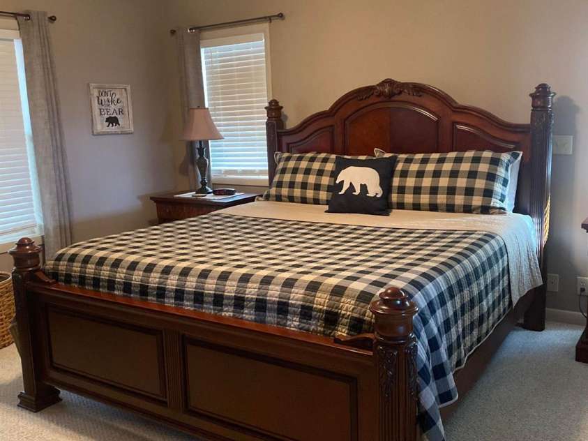 151 Wipprecht Drive, Spruce Pine, NC 28777.  MLS# CAR4272917, YatesRealty ID 22294. 