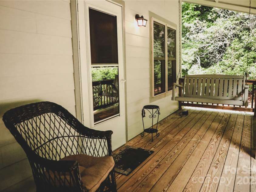 151 Wipprecht Drive, Spruce Pine, NC 28777.  MLS# CAR4272917, YatesRealty ID 22294. 