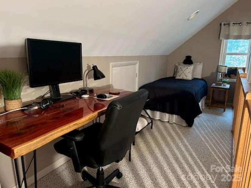 151 Wipprecht Drive, Spruce Pine, NC 28777.  MLS# CAR4272917, YatesRealty ID 22294. 