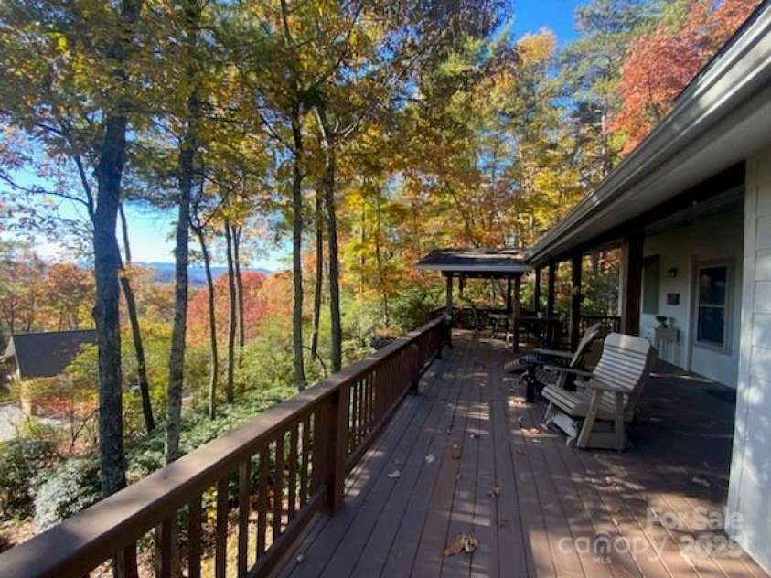 151 Wipprecht Drive, Spruce Pine, NC 28777.  MLS# CAR4272917, YatesRealty ID 22294. 