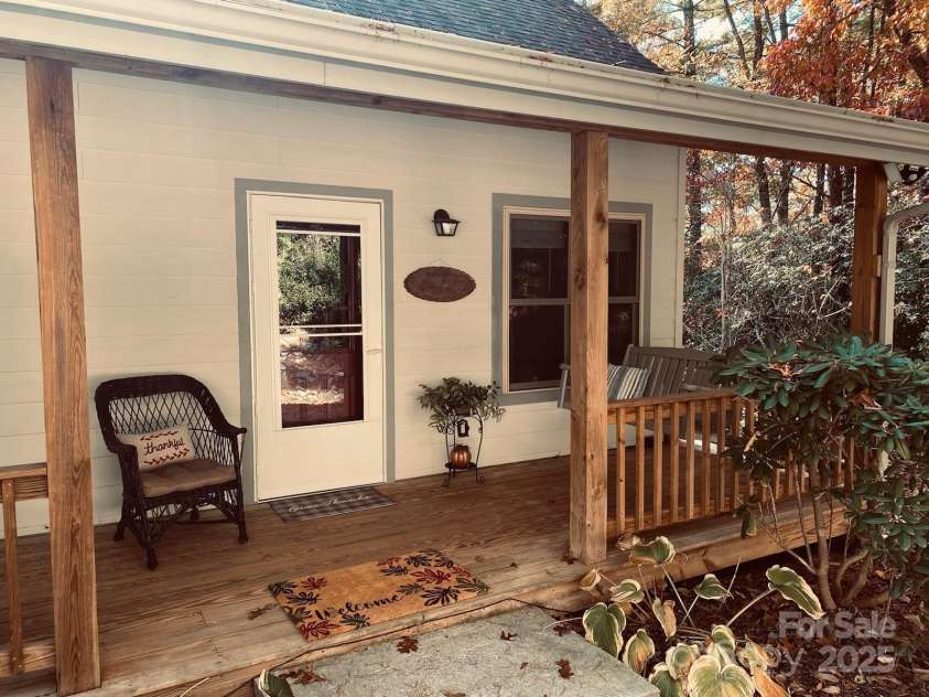 151 Wipprecht Drive, Spruce Pine, NC 28777.  MLS# CAR4272917, YatesRealty ID 22294. 