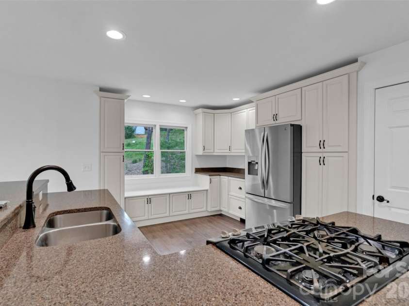 9 Squirrel Ridge Drive, Weaverville, NC 28787.  MLS# CAR4381425, YatesRealty ID 22295. 