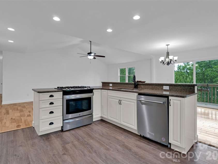 9 Squirrel Ridge Drive, Weaverville, NC 28787.  MLS# CAR4381425, YatesRealty ID 22295. 