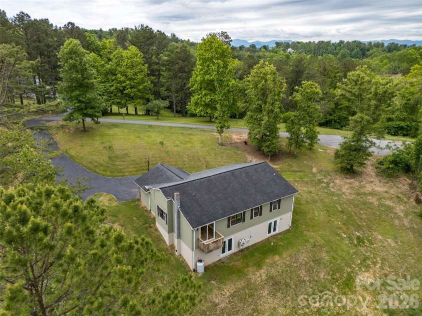 9 Squirrel Ridge Drive, Weaverville, NC 28787.  MLS# CAR4381425, YatesRealty ID 22295. 