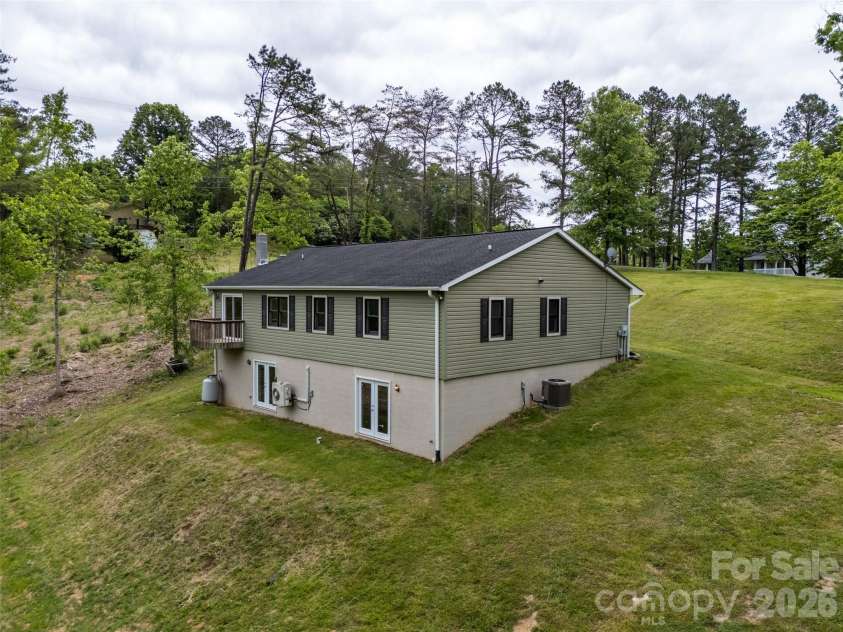 9 Squirrel Ridge Drive, Weaverville, NC 28787.  MLS# CAR4381425, YatesRealty ID 22295. 
