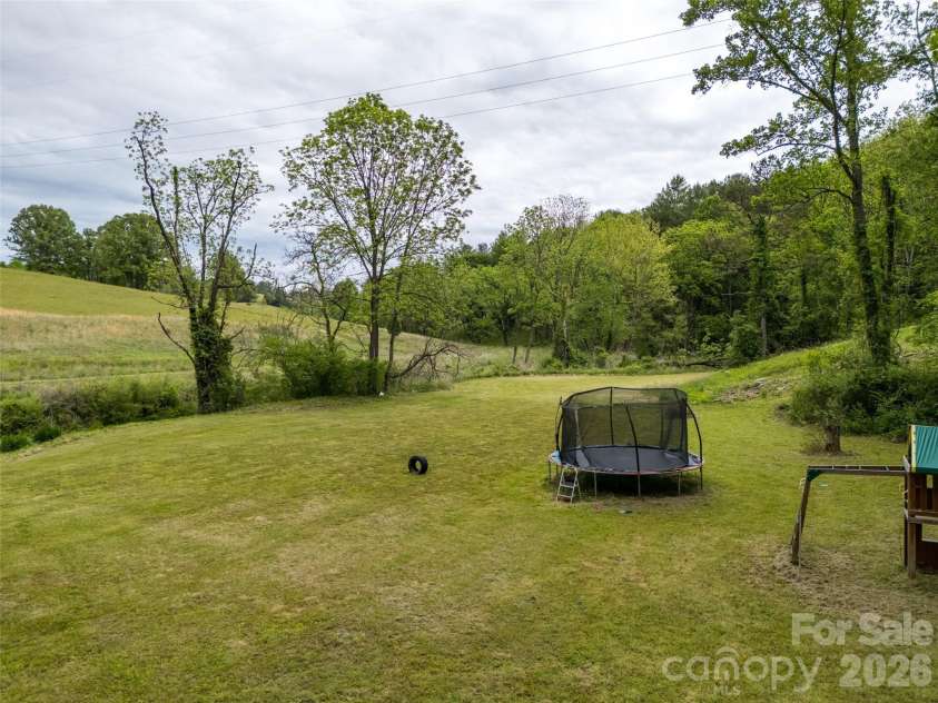 9 Squirrel Ridge Drive, Weaverville, NC 28787.  MLS# CAR4381425, YatesRealty ID 22295. 