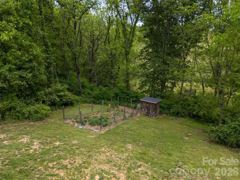 9 Squirrel Ridge Drive, Weaverville, NC 28787.  MLS# CAR4381425, YatesRealty ID 22295. Chicken coop 