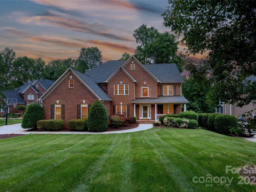 132 Parkside Lane, Mooresville, NC 28117.  MLS# CAR4261091, YatesRealty ID 22296. 