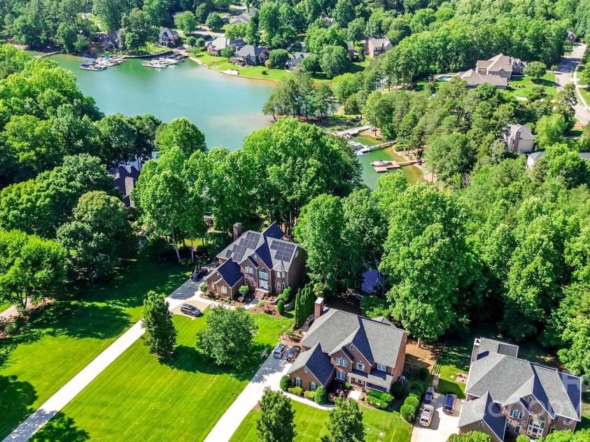 132 Parkside Lane, Mooresville, NC 28117.  MLS# CAR4261091, YatesRealty ID 22296. 