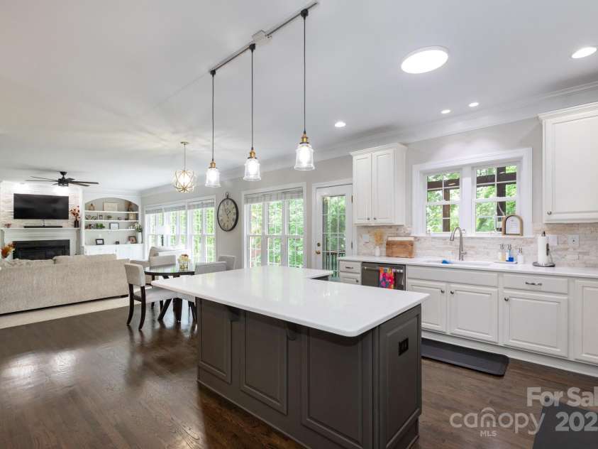 132 Parkside Lane, Mooresville, NC 28117.  MLS# CAR4261091, YatesRealty ID 22296. 