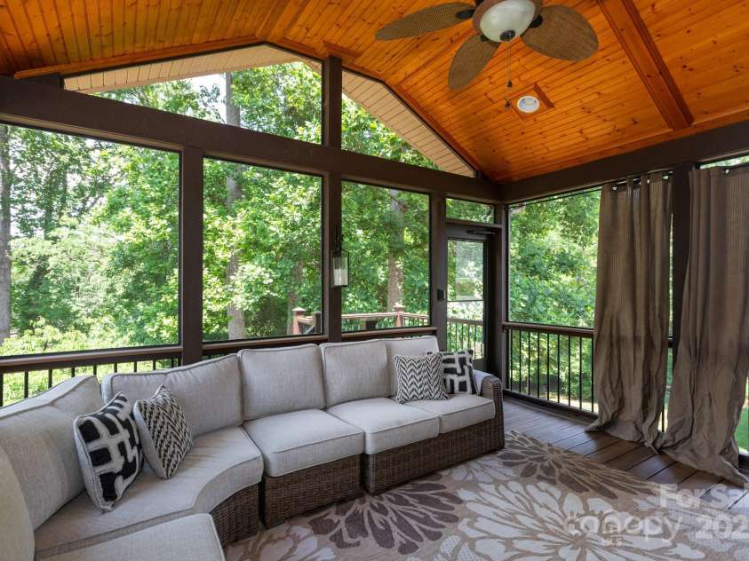 132 Parkside Lane, Mooresville, NC 28117.  MLS# CAR4261091, YatesRealty ID 22296. 