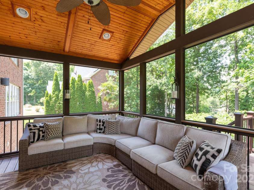 132 Parkside Lane, Mooresville, NC 28117.  MLS# CAR4261091, YatesRealty ID 22296. 