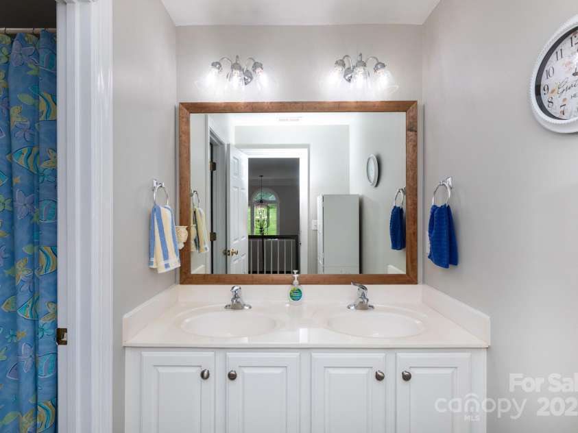 132 Parkside Lane, Mooresville, NC 28117.  MLS# CAR4261091, YatesRealty ID 22296. 