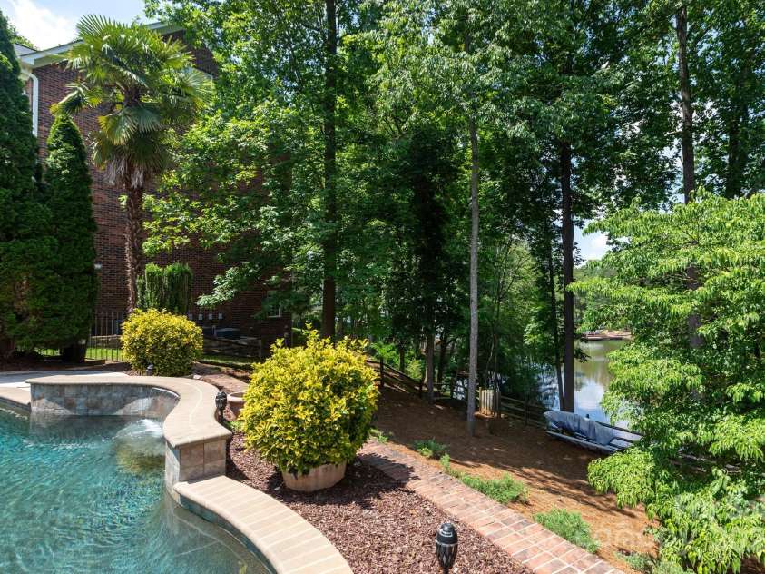 132 Parkside Lane, Mooresville, NC 28117.  MLS# CAR4261091, YatesRealty ID 22296. 