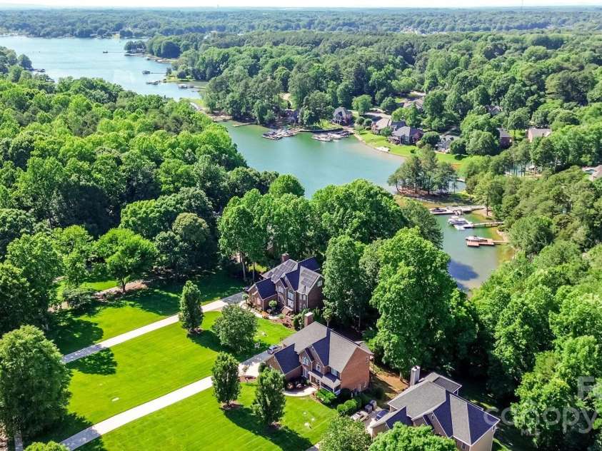 132 Parkside Lane, Mooresville, NC 28117.  MLS# CAR4261091, YatesRealty ID 22296. 