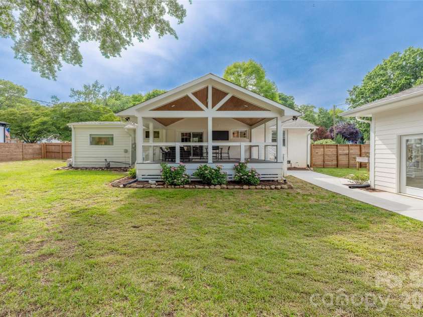 4601 General Pershing Drive, Charlotte, NC 28209.  MLS# CAR4379524, YatesRealty ID 22296. 0.32 acre lot with a detached garage