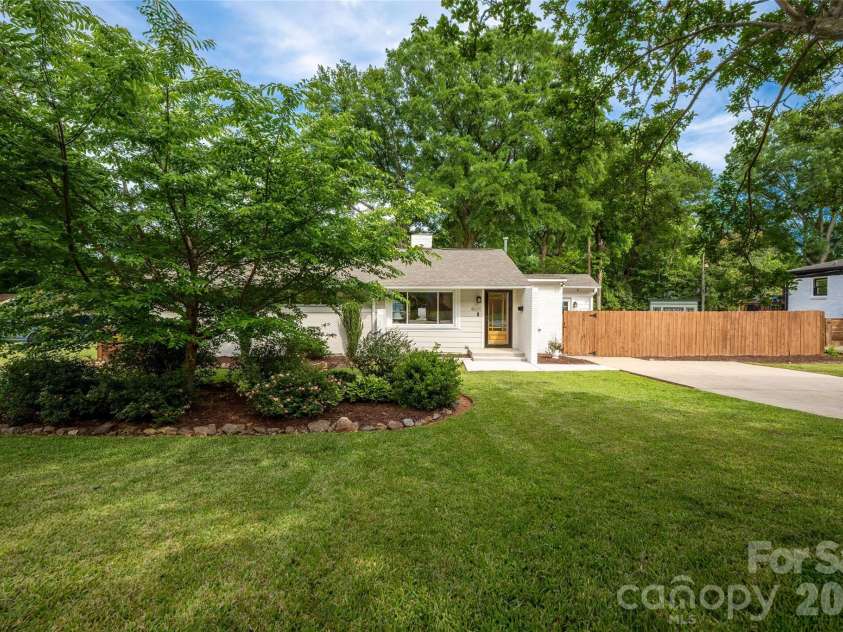 4601 General Pershing Drive, Charlotte, NC 28209.  MLS# CAR4379524, YatesRealty ID 22296. 