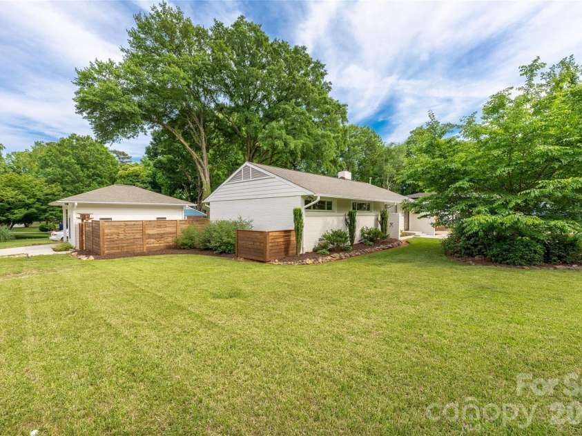 4601 General Pershing Drive, Charlotte, NC 28209.  MLS# CAR4379524, YatesRealty ID 22296. Corner lot with front yard and mature landscaping