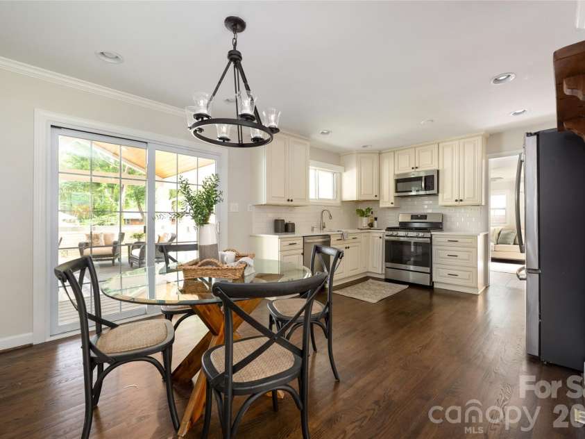 4601 General Pershing Drive, Charlotte, NC 28209.  MLS# CAR4379524, YatesRealty ID 22296. Dining Area