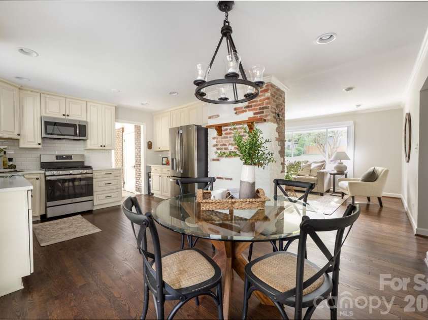 4601 General Pershing Drive, Charlotte, NC 28209.  MLS# CAR4379524, YatesRealty ID 22296. Open floor plan with natural light flowing through