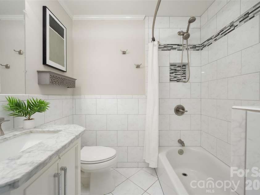 4601 General Pershing Drive, Charlotte, NC 28209.  MLS# CAR4379524, YatesRealty ID 22296. Secondary Full Bath