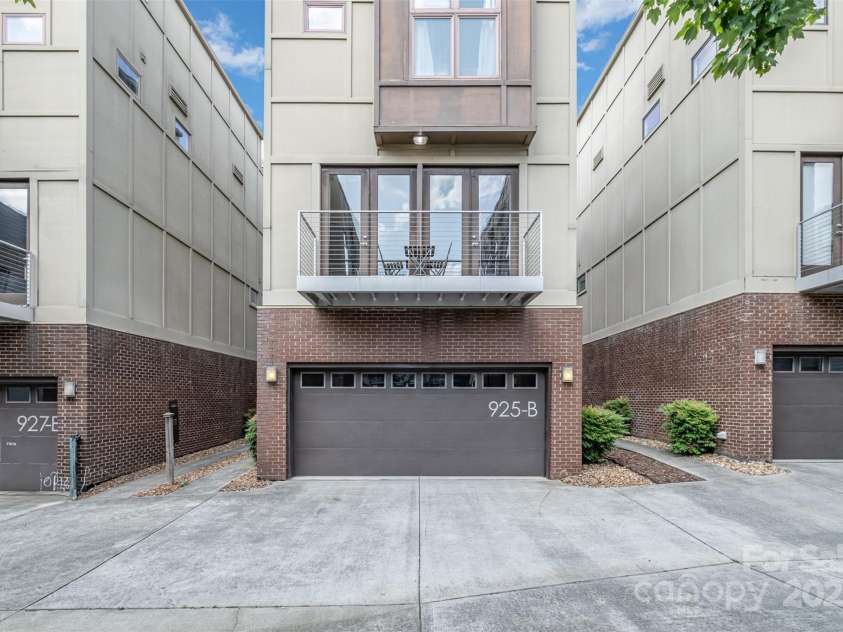 925 Westbrook Drive, Charlotte, NC 28202.  MLS# CAR4264820, YatesRealty ID 22298. 