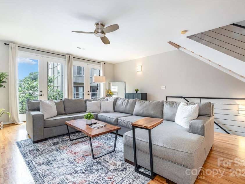 925 Westbrook Drive, Charlotte, NC 28202.  MLS# CAR4264820, YatesRealty ID 22298. 