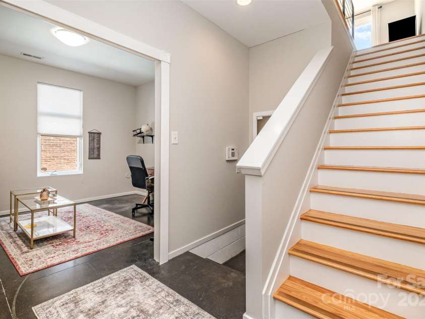 925 Westbrook Drive, Charlotte, NC 28202.  MLS# CAR4264820, YatesRealty ID 22298. 