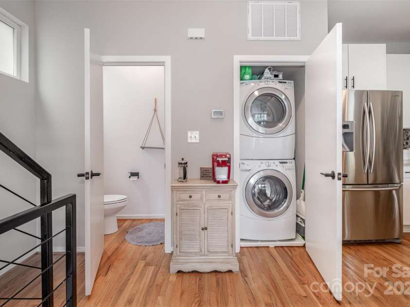 925 Westbrook Drive, Charlotte, NC 28202.  MLS# CAR4264820, YatesRealty ID 22298. 