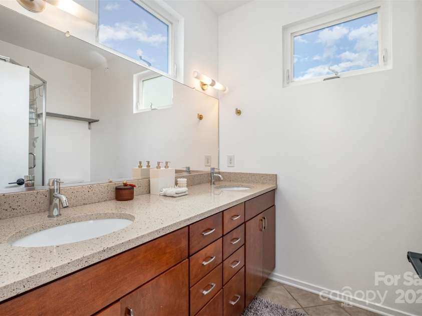 925 Westbrook Drive, Charlotte, NC 28202.  MLS# CAR4264820, YatesRealty ID 22298. 