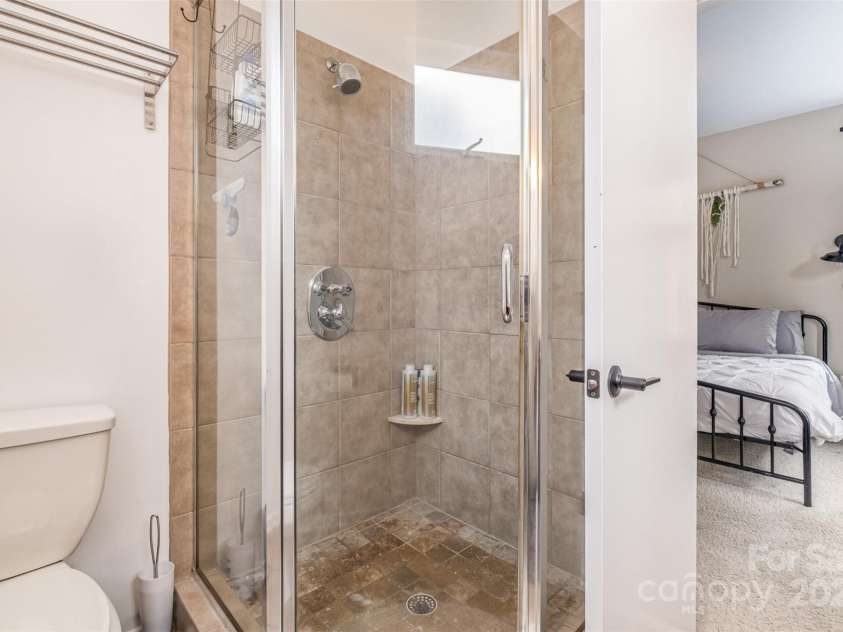 925 Westbrook Drive, Charlotte, NC 28202.  MLS# CAR4264820, YatesRealty ID 22298. 