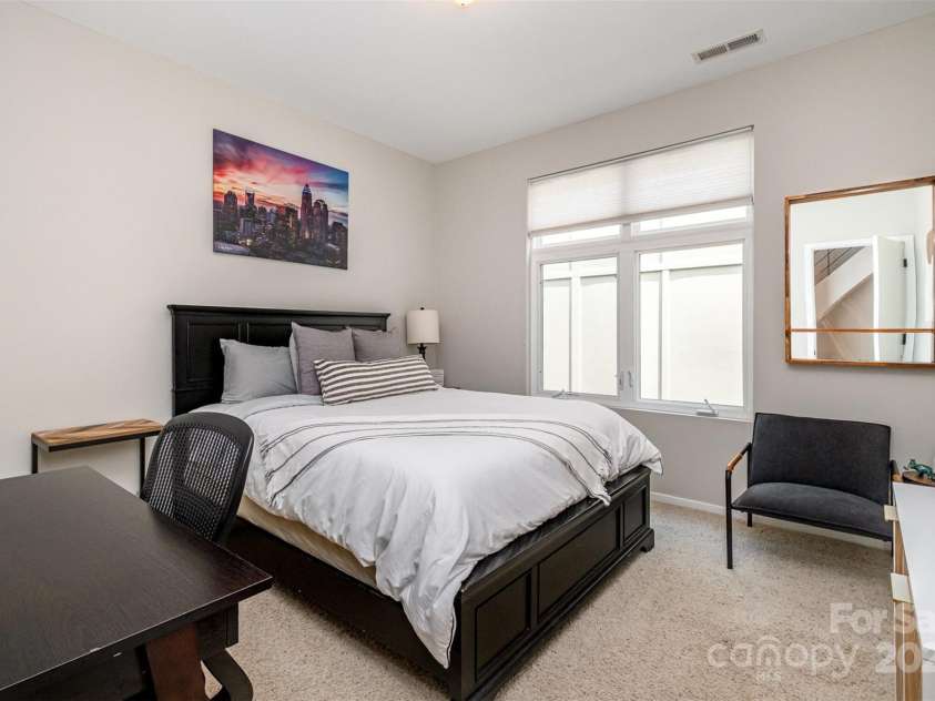 925 Westbrook Drive, Charlotte, NC 28202.  MLS# CAR4264820, YatesRealty ID 22298. 