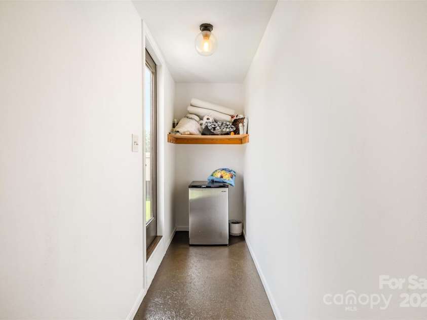 925 Westbrook Drive, Charlotte, NC 28202.  MLS# CAR4264820, YatesRealty ID 22298. 