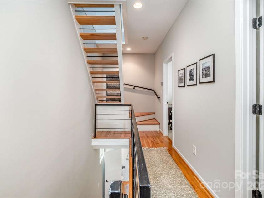 925 Westbrook Drive, Charlotte, NC 28202.  MLS# CAR4264820, YatesRealty ID 22298. 