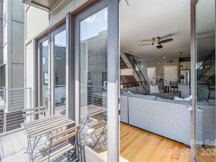 925 Westbrook Drive, Charlotte, NC 28202.  MLS# CAR4264820, YatesRealty ID 22298. 