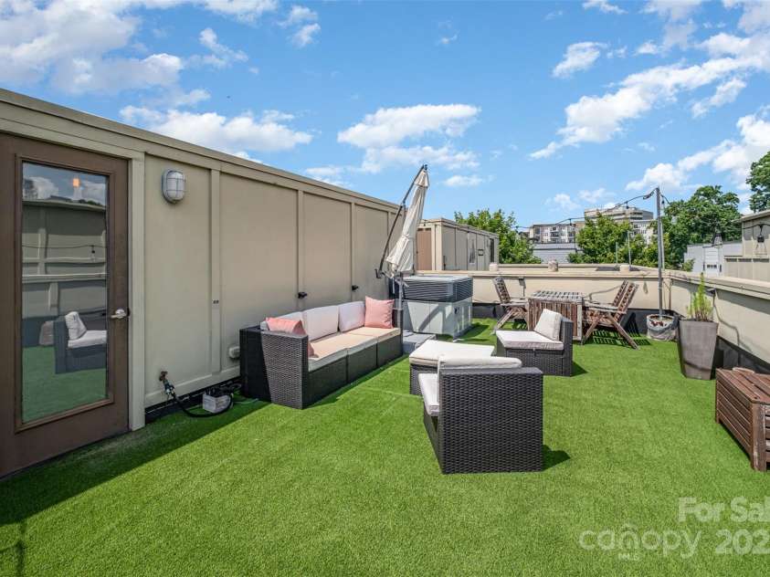 925 Westbrook Drive, Charlotte, NC 28202.  MLS# CAR4264820, YatesRealty ID 22298. 