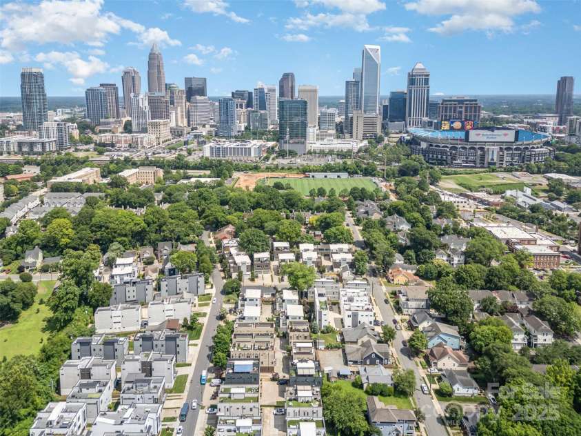 925 Westbrook Drive, Charlotte, NC 28202.  MLS# CAR4264820, YatesRealty ID 22298. 