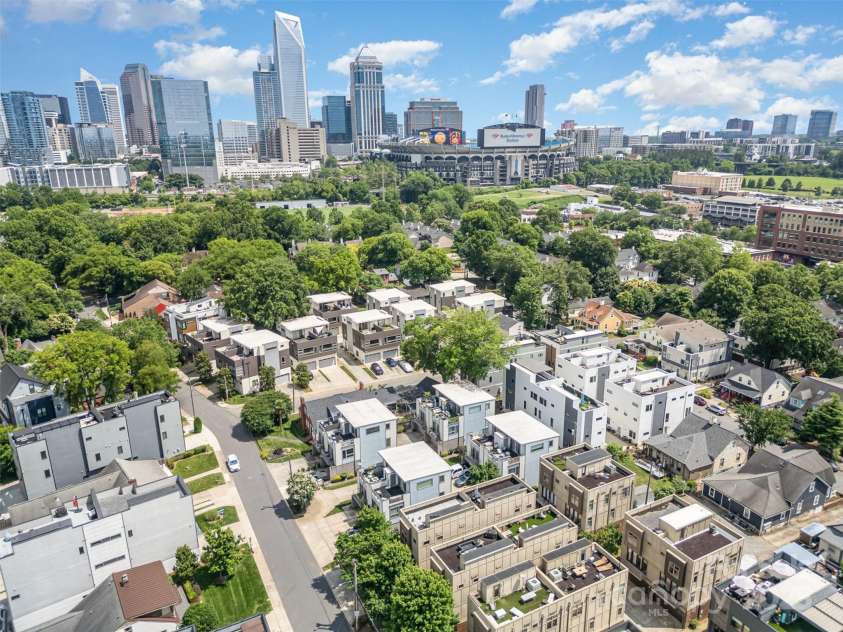 925 Westbrook Drive, Charlotte, NC 28202.  MLS# CAR4264820, YatesRealty ID 22298. 