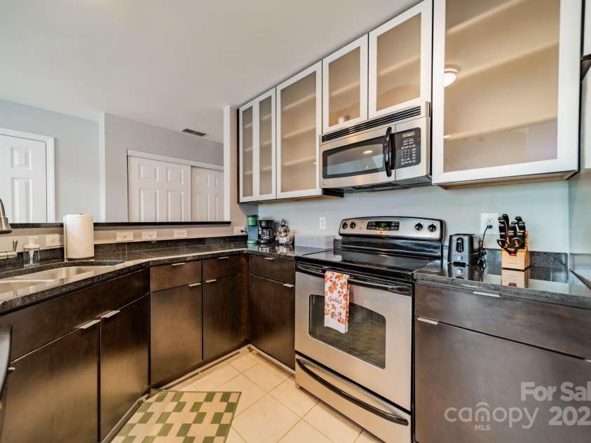 513 Graham Street, Charlotte, NC 28202.  MLS# CAR4232603, YatesRealty ID 223. 