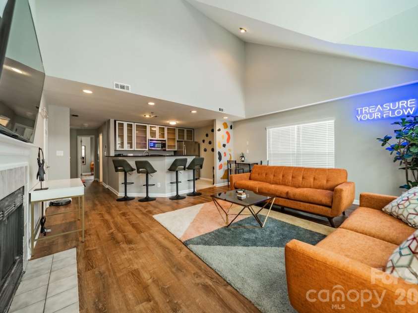 513 Graham Street, Charlotte, NC 28202.  MLS# CAR4396647, YatesRealty ID 223. 