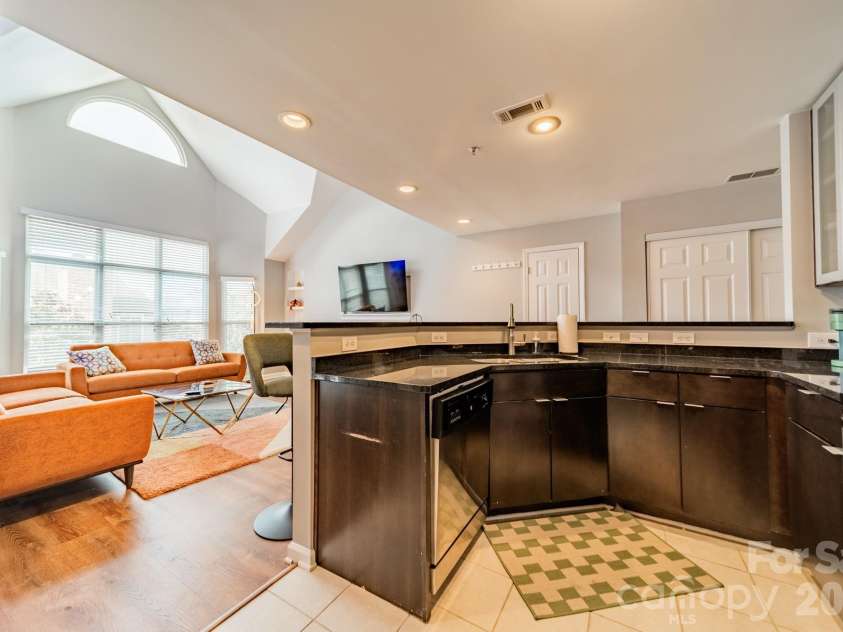 513 Graham Street, Charlotte, NC 28202.  MLS# CAR4396647, YatesRealty ID 223. 
